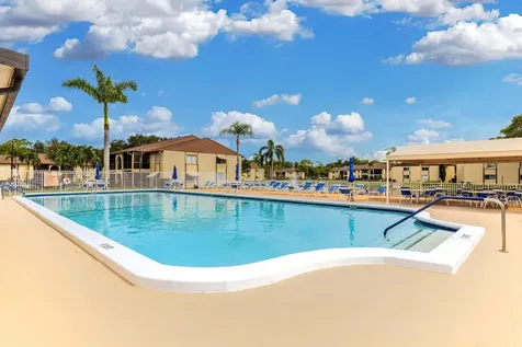 122 Lake Pine Circle Greenacres FL 33463
