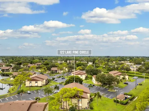 122 Lake Pine Circle Greenacres FL 33463