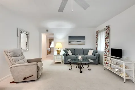 122 Lake Pine Circle Greenacres FL 33463