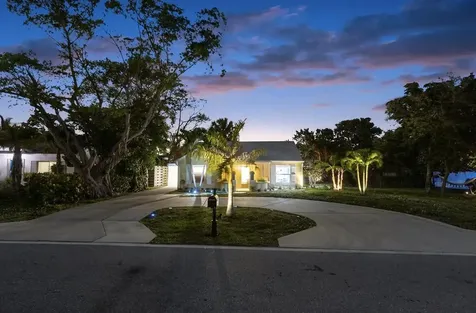 727 S Lake Drive Lantana FL 33462