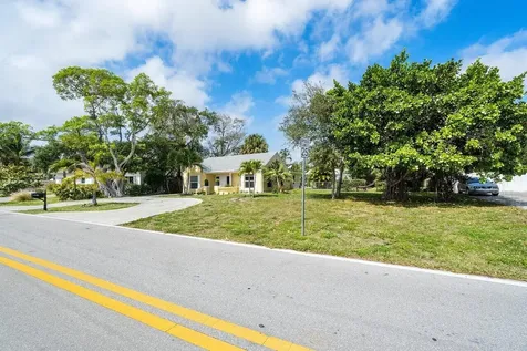 727 S Lake Drive Lantana FL 33462