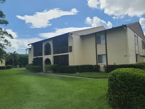 317 Knotty Pine Circle Greenacres FL 33463