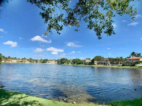 5152 Woodfield Way Coconut Creek FL 33073