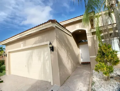 5152 Woodfield Way Coconut Creek FL 33073