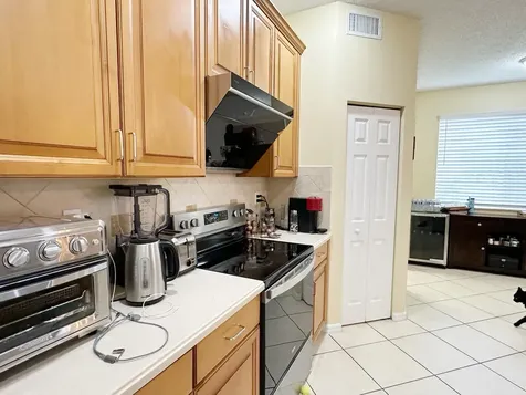 5152 Woodfield Way Coconut Creek FL 33073