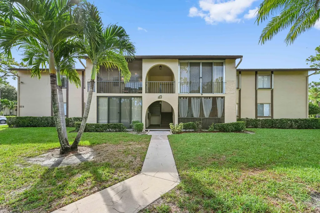 223 Pine Hov Circle Greenacres FL 33463