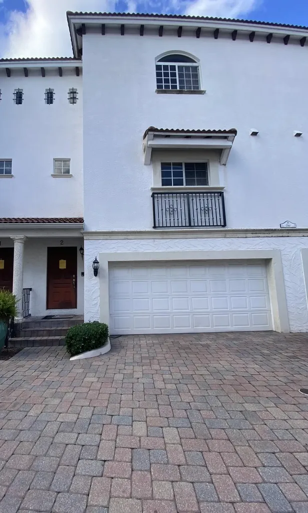 1950 Presidential 2 Way West Palm Beach FL 33401