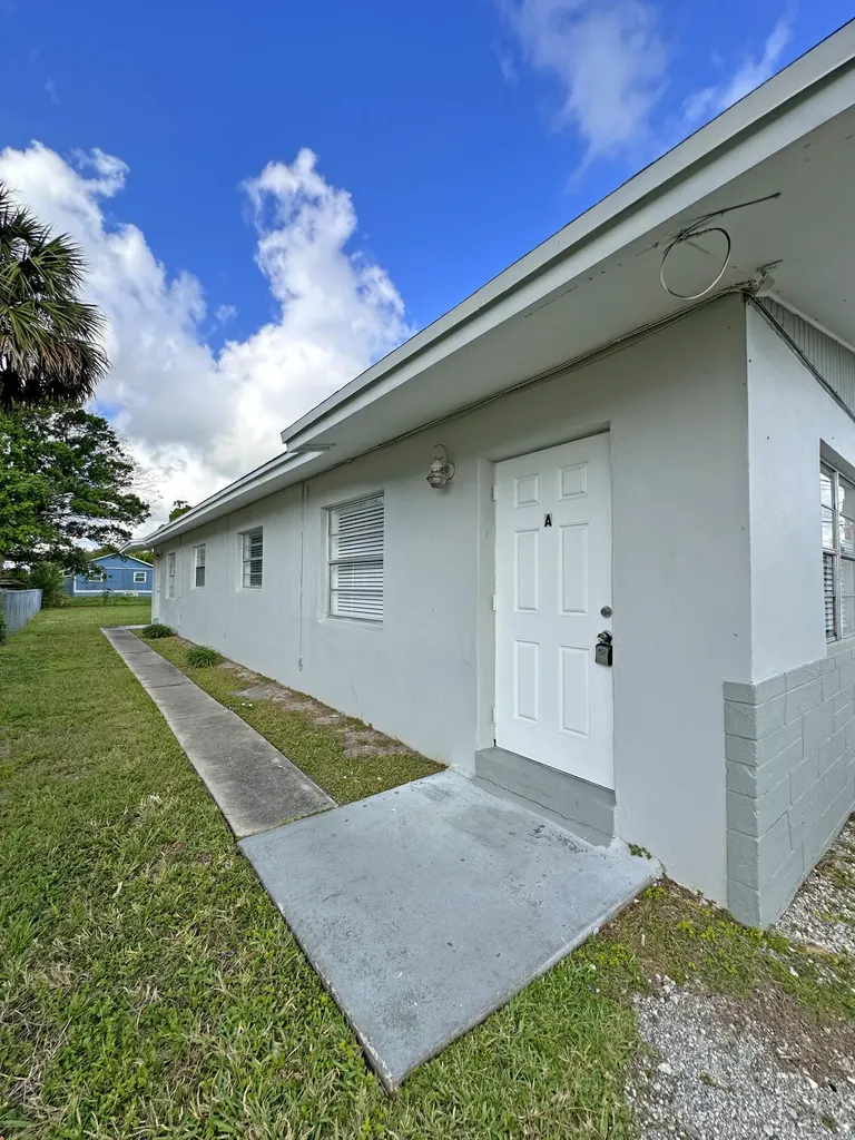 1107 N 21st Street Fort Pierce FL 34950