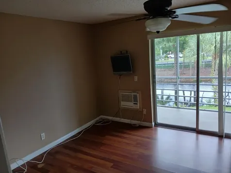 250 Durham Deerfield Beach FL 33442