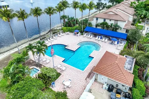 6684 Via Regina Boca Raton FL 33433