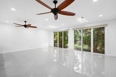 6684 Via Regina Boca Raton FL 33433