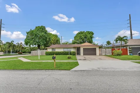 5001 Woodstone Circle Lake Worth FL 33463