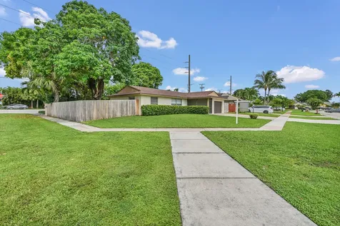 5001 Woodstone Circle Lake Worth FL 33463