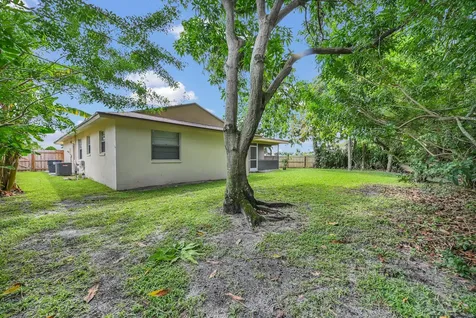 5001 Woodstone Circle Lake Worth FL 33463