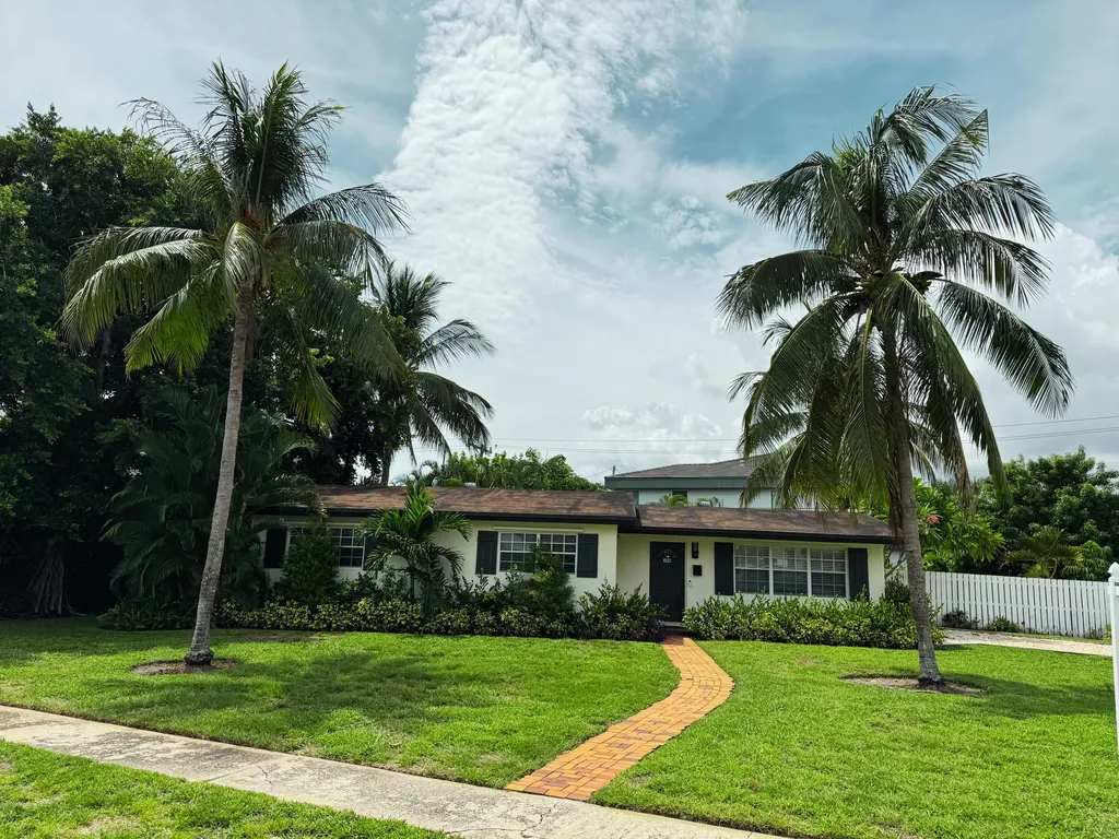 300 NE 7th Street Boca Raton FL 33432