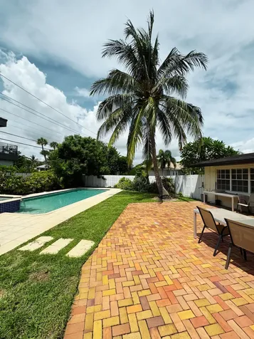 300 NE 7th Street Boca Raton FL 33432