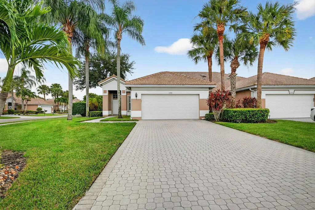 6900 Cairnwell Drive Boynton Beach FL 33472