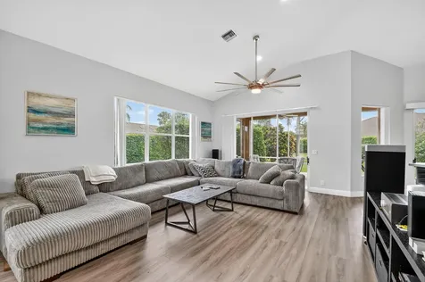 6900 Cairnwell Drive Boynton Beach FL 33472