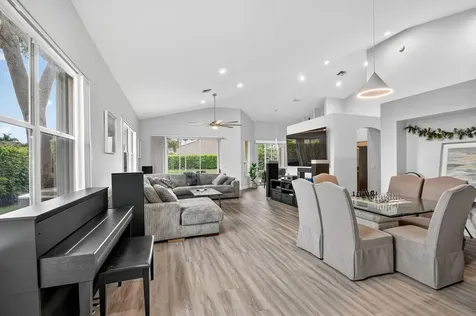 6900 Cairnwell Drive Boynton Beach FL 33472