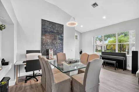 6900 Cairnwell Drive Boynton Beach FL 33472