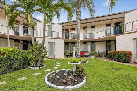6 Greenway Village Royal Palm Beach FL 33411