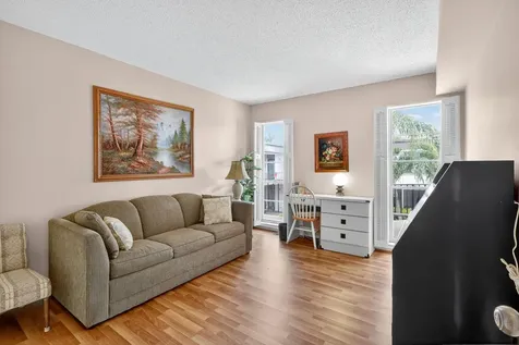 6 Greenway Village Royal Palm Beach FL 33411