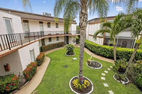 6 Greenway Village Royal Palm Beach FL 33411