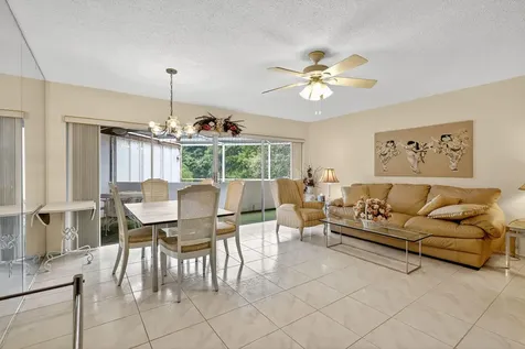 6 Greenway Village Royal Palm Beach FL 33411