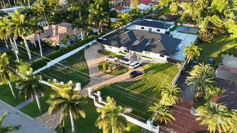 365 Nw 132nd Avenue Miami FL 33182