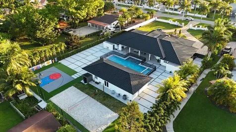 365 Nw 132nd Avenue Miami FL 33182