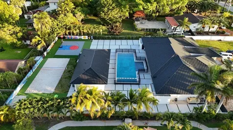 365 Nw 132nd Avenue Miami FL 33182