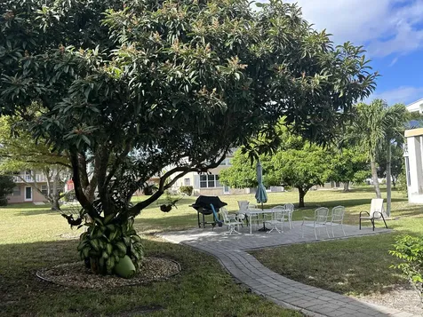 137 Bedford F West Palm Beach FL 33417