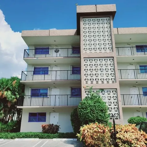 2006 S Federal Highway Boynton Beach FL 33435