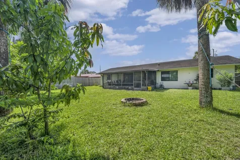 804 Holly Avenue Fort Pierce FL 34982