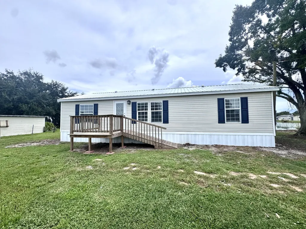 1067 Palm Court Okeechobee FL 34974