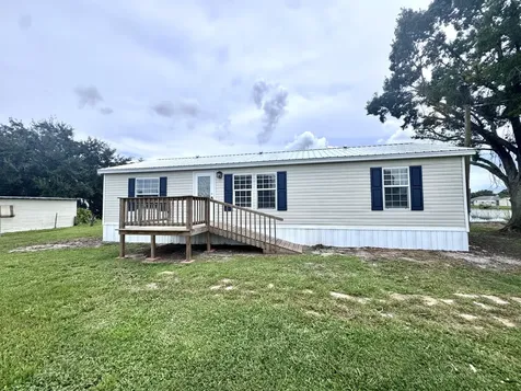 1067 Palm Court Okeechobee FL 34974