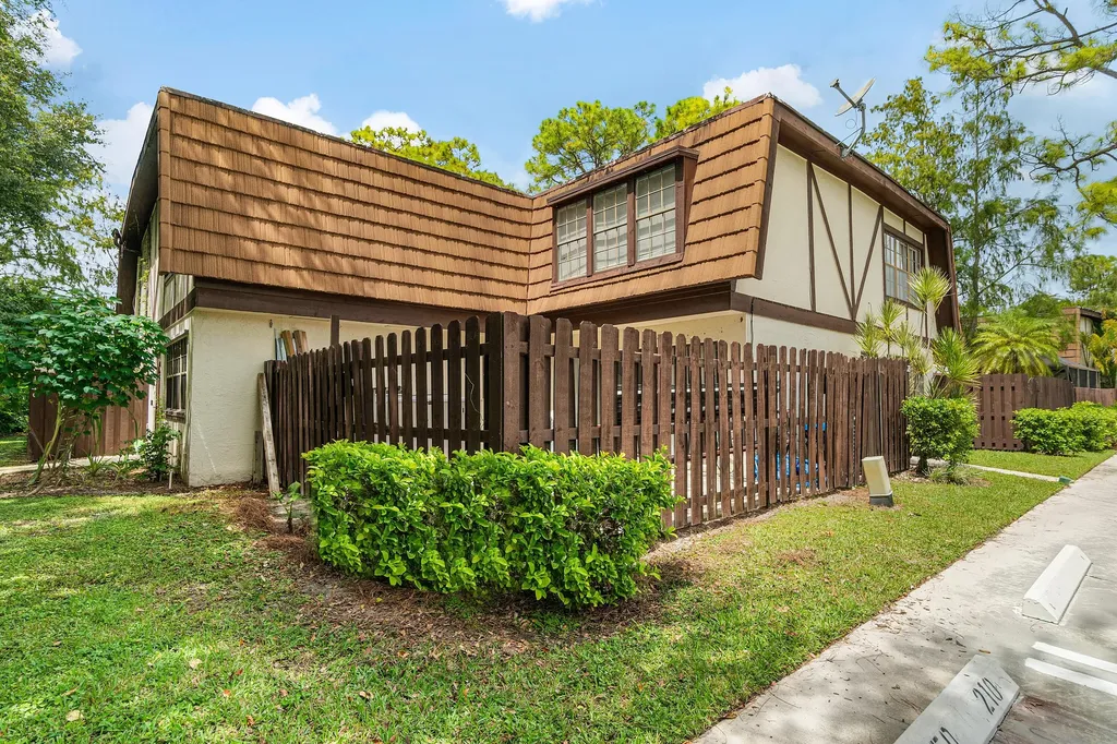 134 Weybridge Circle Royal Palm Beach FL 33411