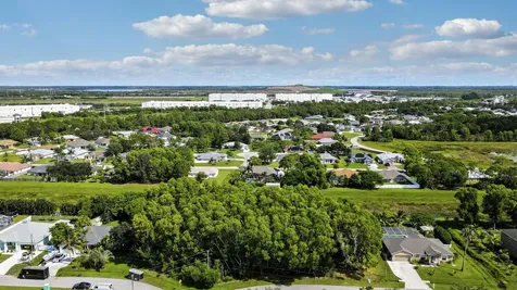 5488 NW Boydga Avenue Port Saint Lucie FL 34986