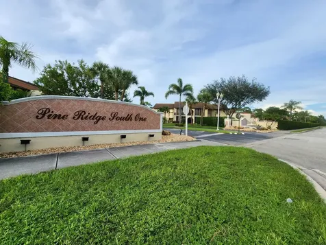 121 Lake Pine Circle Greenacres FL 33463