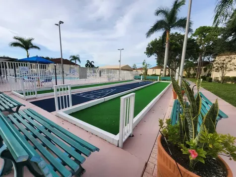 121 Lake Pine Circle Greenacres FL 33463