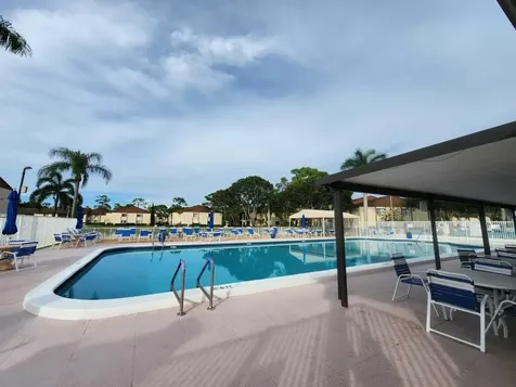 121 Lake Pine Circle Greenacres FL 33463