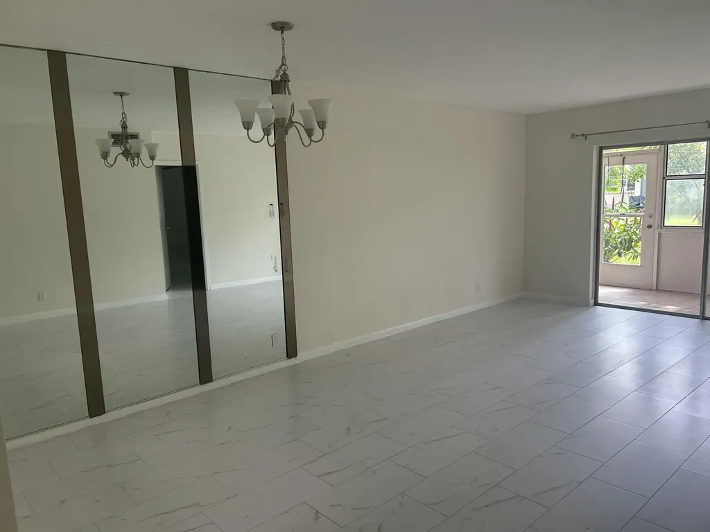 1 Abbey 102 Lane Delray Beach FL 33446