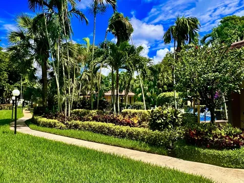 5121 W Oakland Park Boulevard Lauderdale Lakes FL 33313