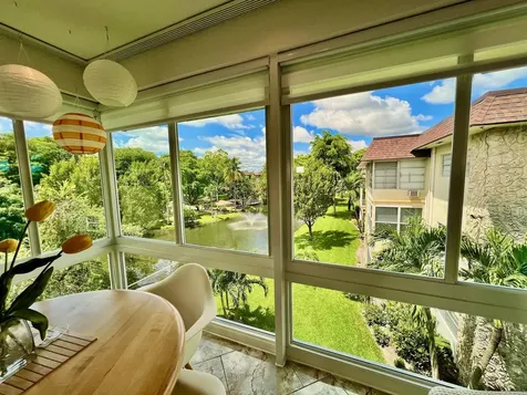 5121 W Oakland Park Boulevard Lauderdale Lakes FL 33313