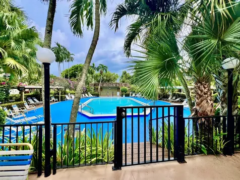 5121 W Oakland Park Boulevard Lauderdale Lakes FL 33313