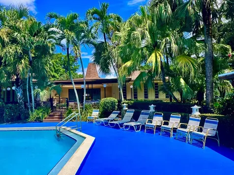 5121 W Oakland Park Boulevard Lauderdale Lakes FL 33313