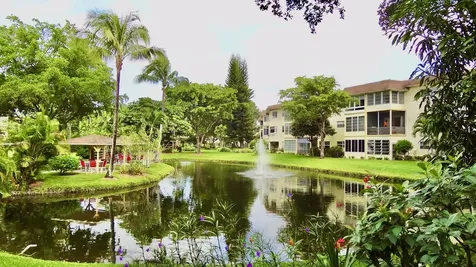 5121 W Oakland Park Boulevard Lauderdale Lakes FL 33313