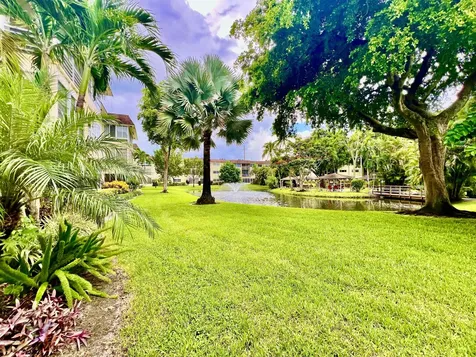 5121 W Oakland Park Boulevard Lauderdale Lakes FL 33313
