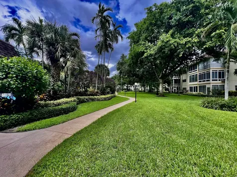 5121 W Oakland Park Boulevard Lauderdale Lakes FL 33313