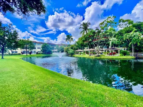 5121 W Oakland Park Boulevard Lauderdale Lakes FL 33313